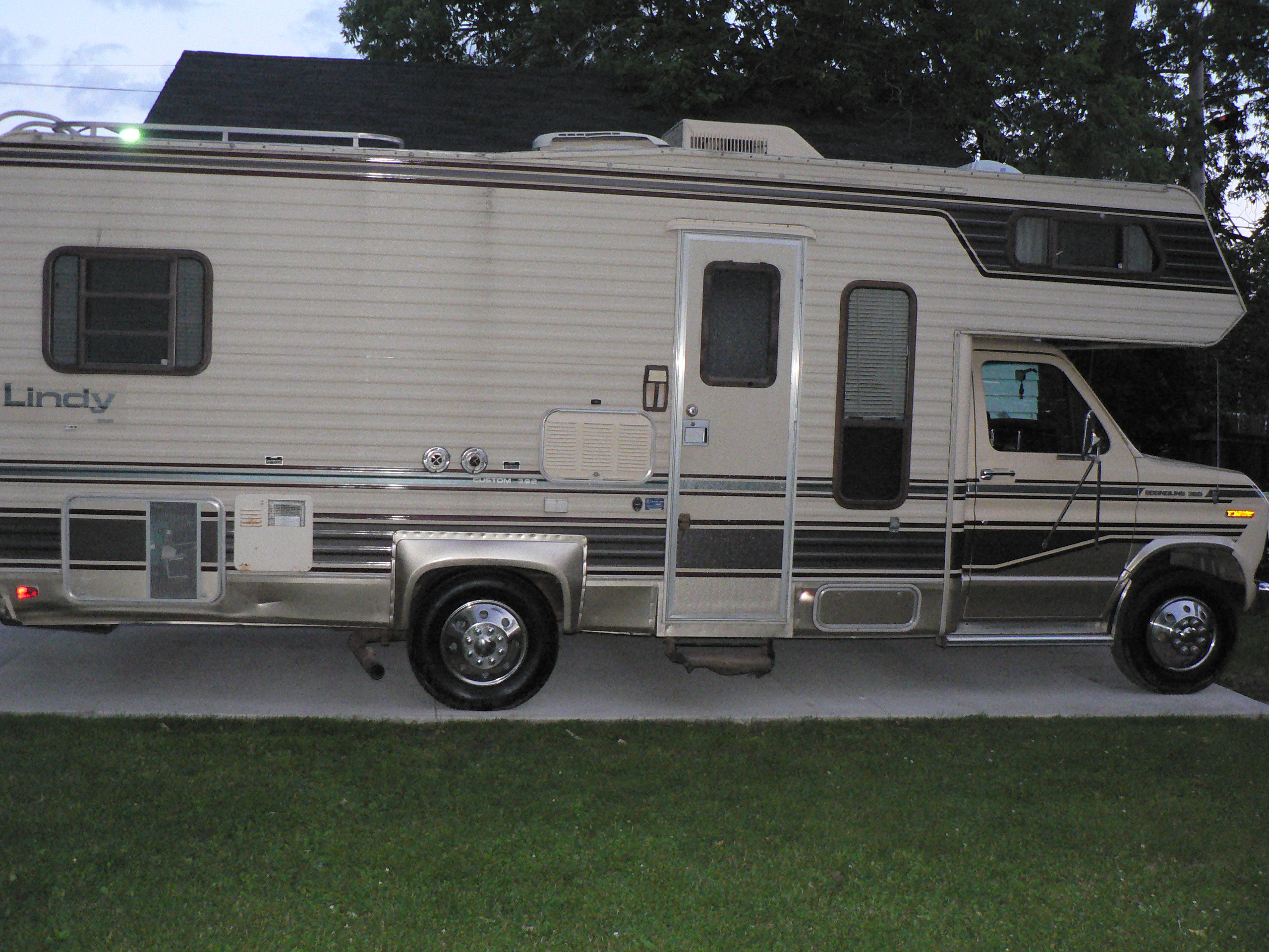 Loanables:RV / Mobile Home / Camper located in Appleton, WI